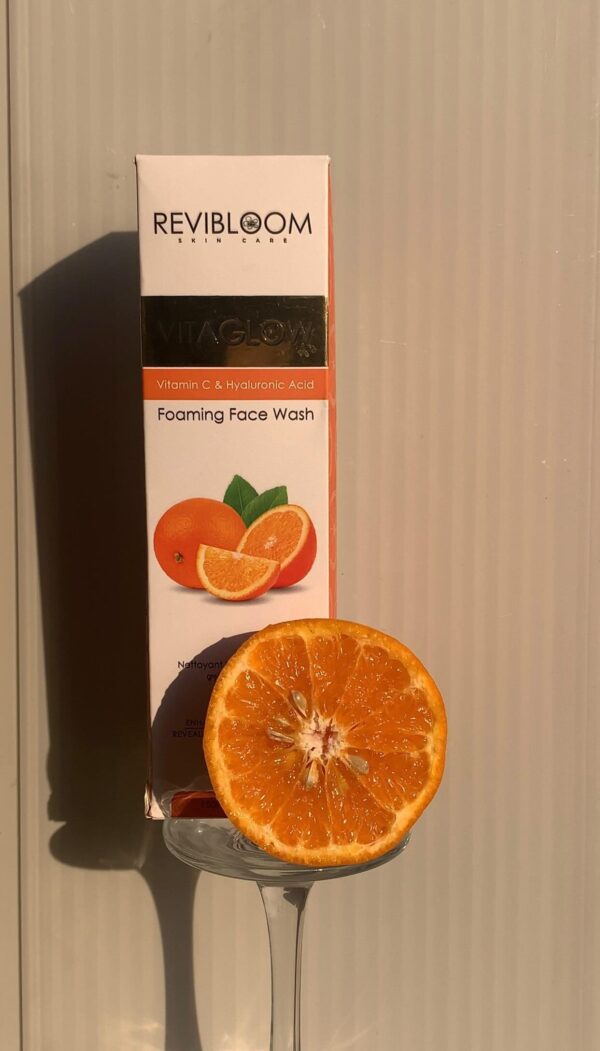 vitaglow foaming facewash